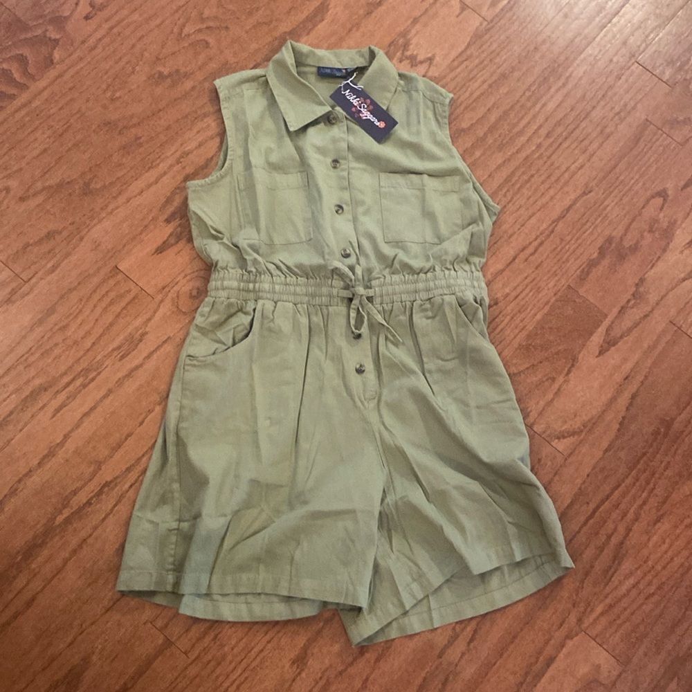 NWT Nikki Saggaro shorts jumper/romper olive green size large- with pockets